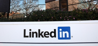 LinkedIn is testing Facebook-style linked mentions of people and companies in status updates