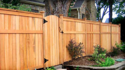 Wood or Chain-Link? Picking the Right Fence for Your Home