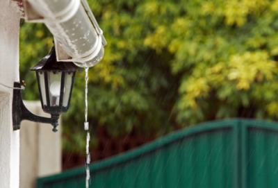 Bob Vila’s Tips for Groundwater, Exterior Painting & Porch Spiders